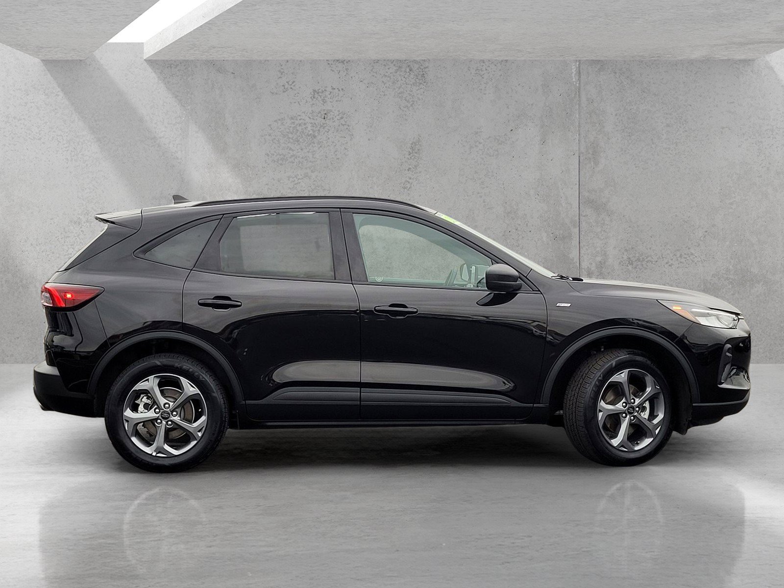 Used 2025 Ford Escape ST-Line AWD/4WD image 4