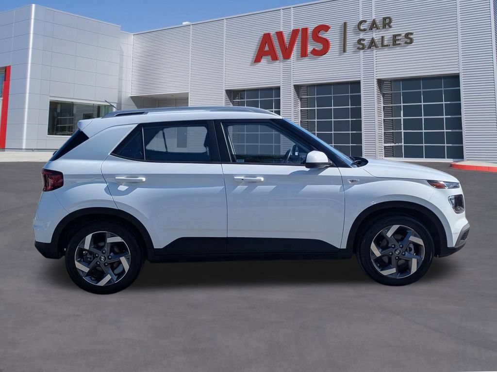 Used 2025 Hyundai Venue SEL FWD image 5