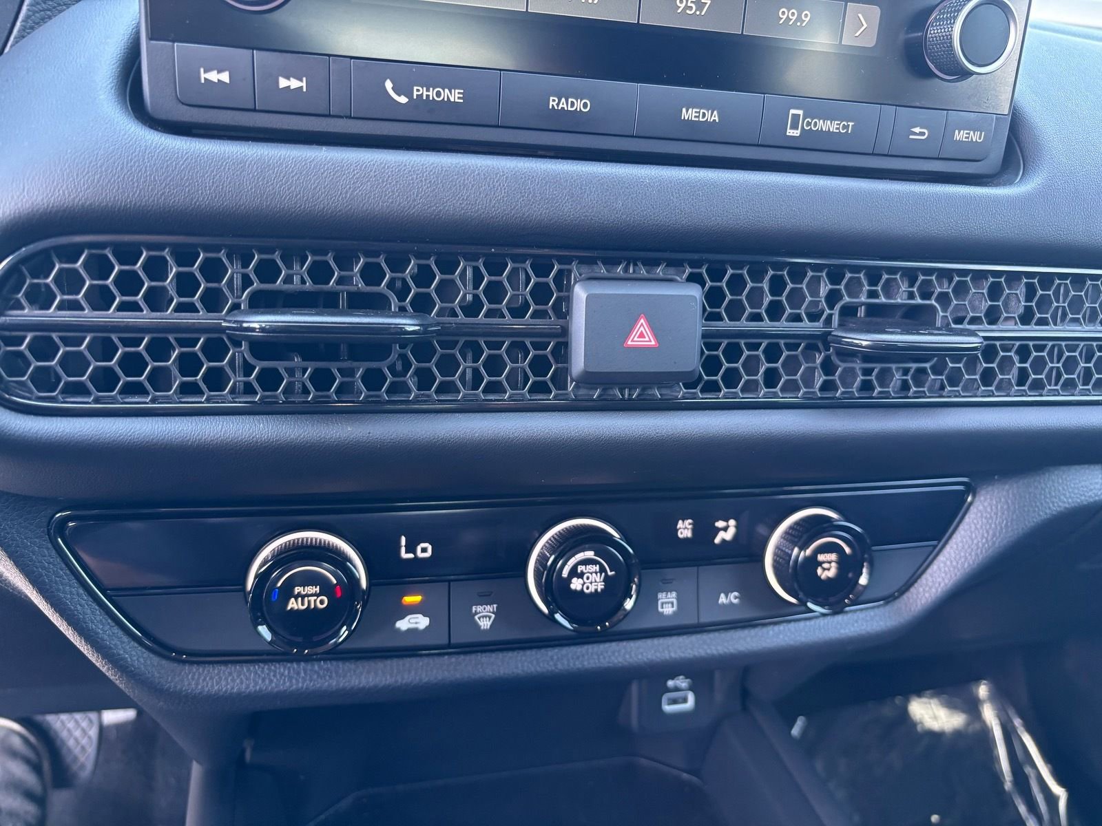 Used 2025 Honda HR-V LX image 25