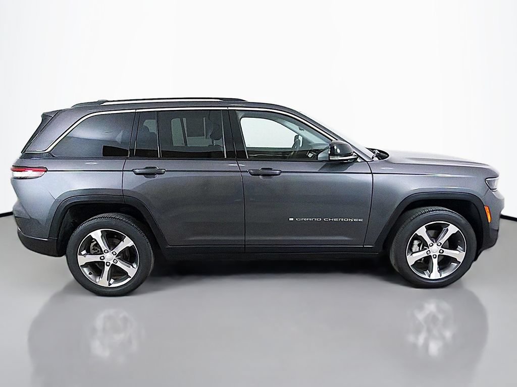 Used 2023 Jeep Grand Cherokee Limited AWD/4WD image 17