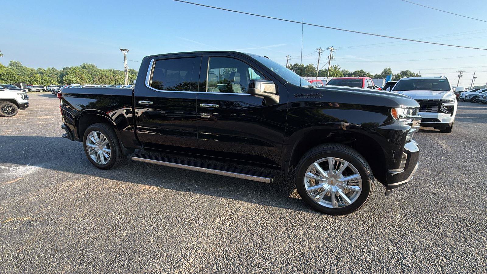 Used 2021 Chevrolet Silverado 1500 High Country w/ Technology Package AWD/4WD image 5