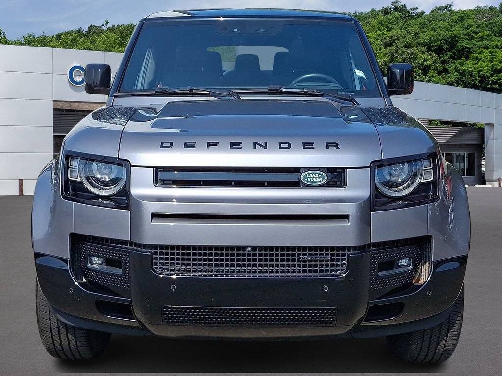 Used 2023 Land Rover Defender 130 X-Dynamic SE AWD/4WD image 2