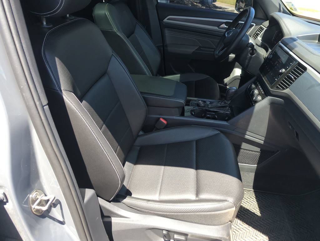 Certified 2023 Volkswagen Atlas Cross Sport SEL R-Line AWD/4WD image 38