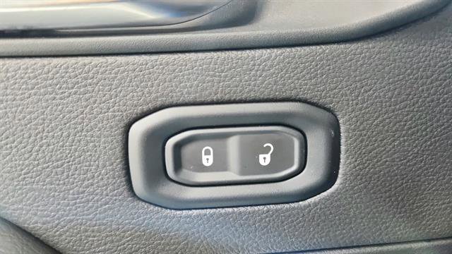 Used 2023 Jeep Wrangler Unlimited Sahara w/ Cold Weather Group image 19