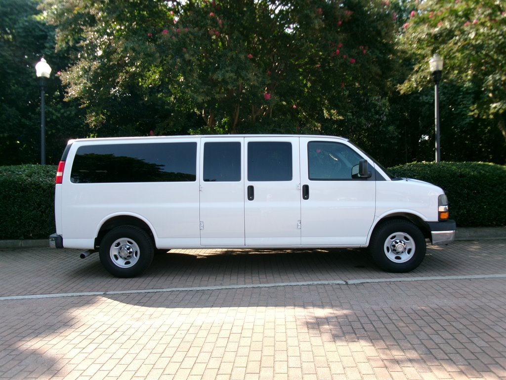 Used 2015 Chevrolet Express 3500 LT w/ LT Preferred Equipment Group RWD image 4