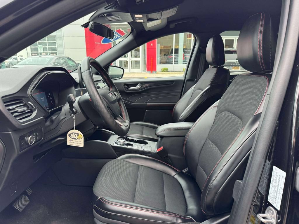 Used 2025 Ford Escape ST-Line Select AWD/4WD image 14