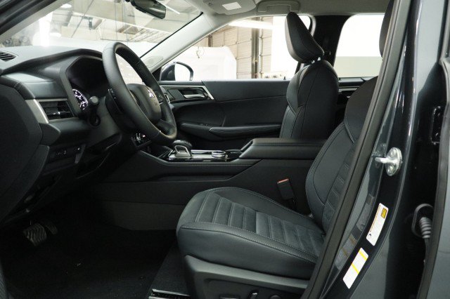 New 2026 Mitsubishi Outlander SE FWD image 6