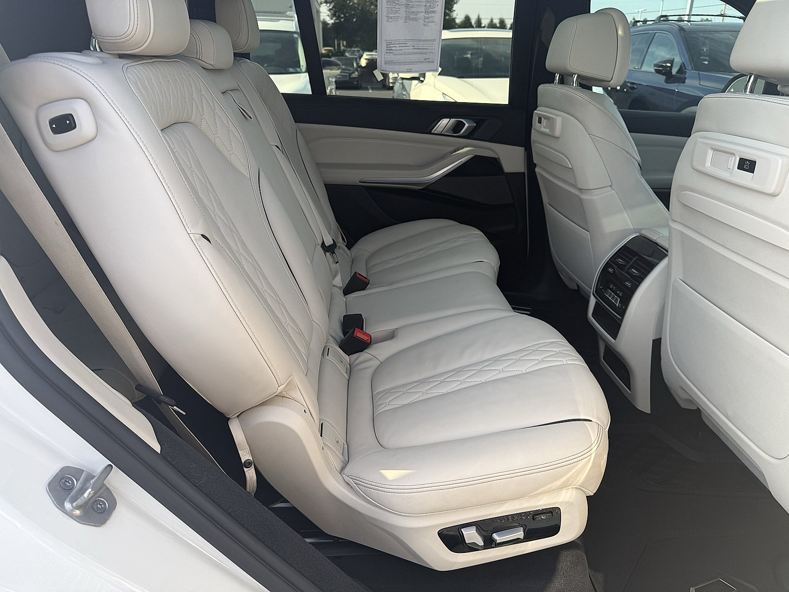 Used 2021 BMW X7 M50i AWD/4WD image 29