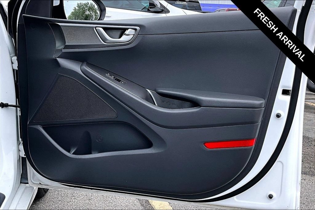 Used 2020 Hyundai Ioniq SE FWD image 26