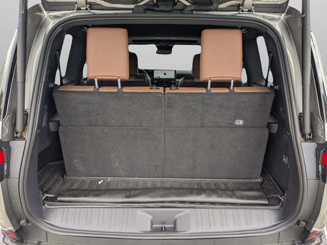 Used 2024 Lexus GX 550 w/ Accessory Package (31) AWD/4WD image 14