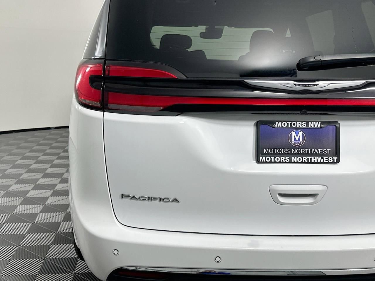 Used 2023 Chrysler Pacifica Touring image 20