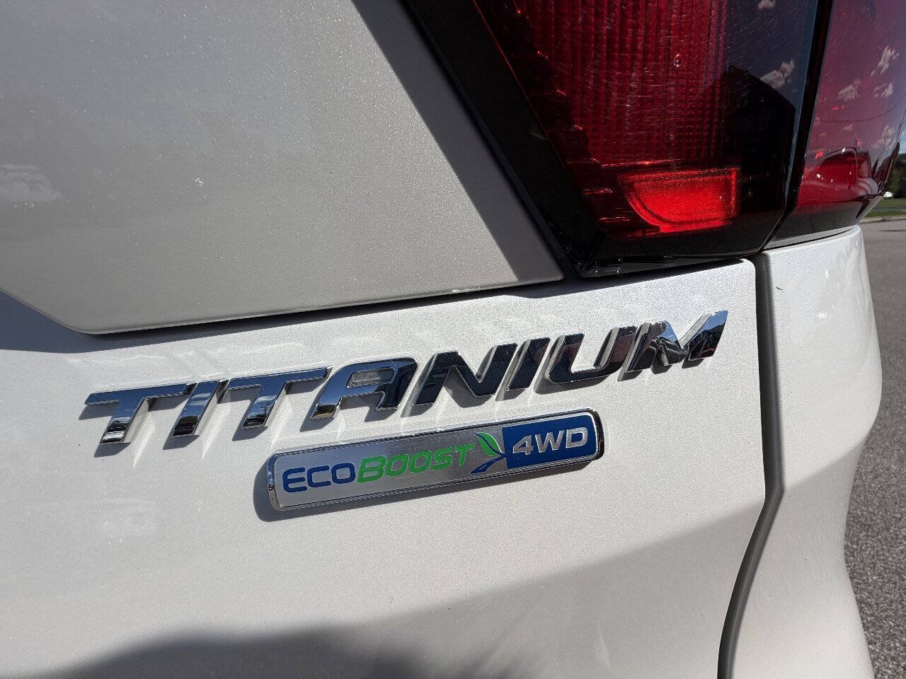Used 2019 Ford Escape Titanium AWD/4WD image 30