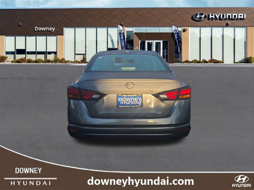 Used 2025 Nissan Altima 2.5 SV FWD image 4
