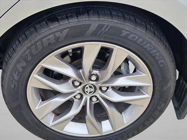 Used 2019 Toyota Avalon XLE w/ Moonroof Package FWD image 5