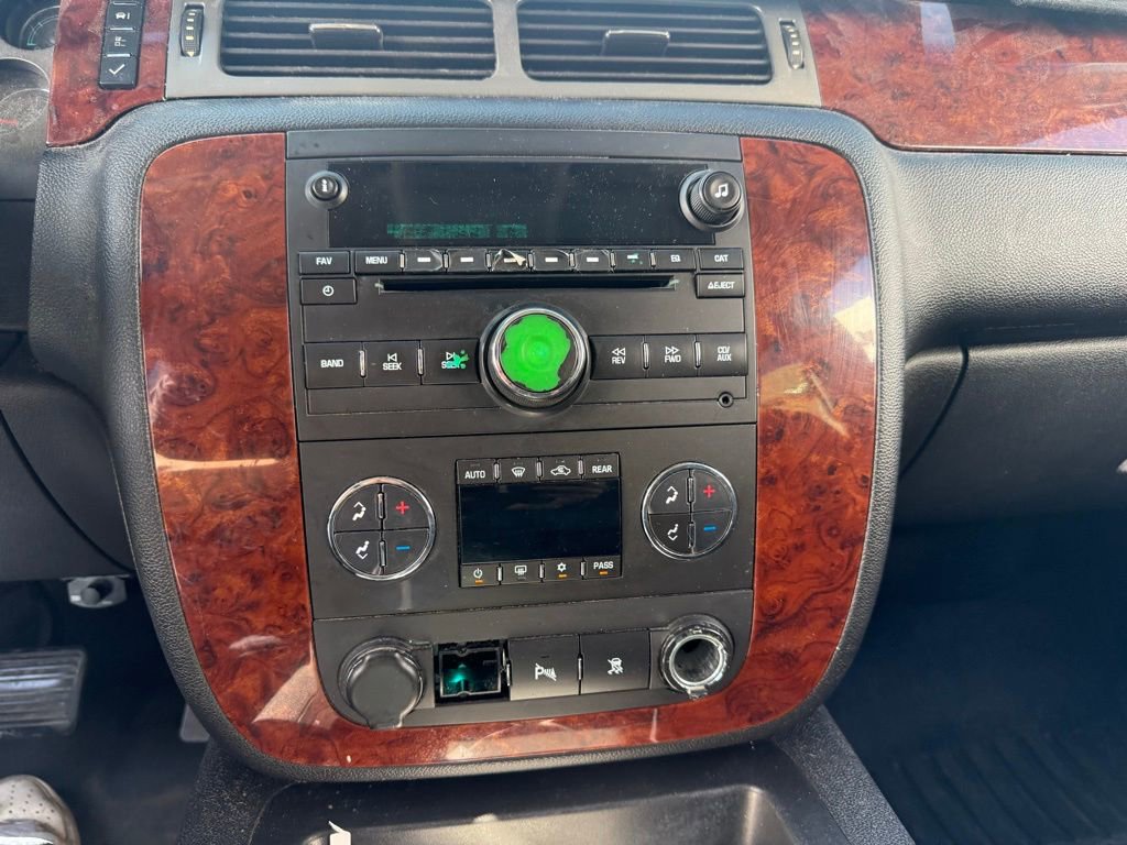 Used 2010 Chevrolet Suburban LT image 12