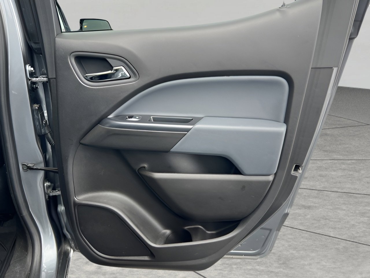 Used 2021 Chevrolet Colorado Z71 w/ Safety Package image 32