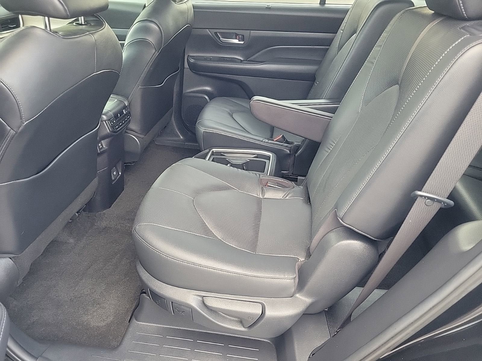 Used 2024 Toyota Grand Highlander AWD image 16