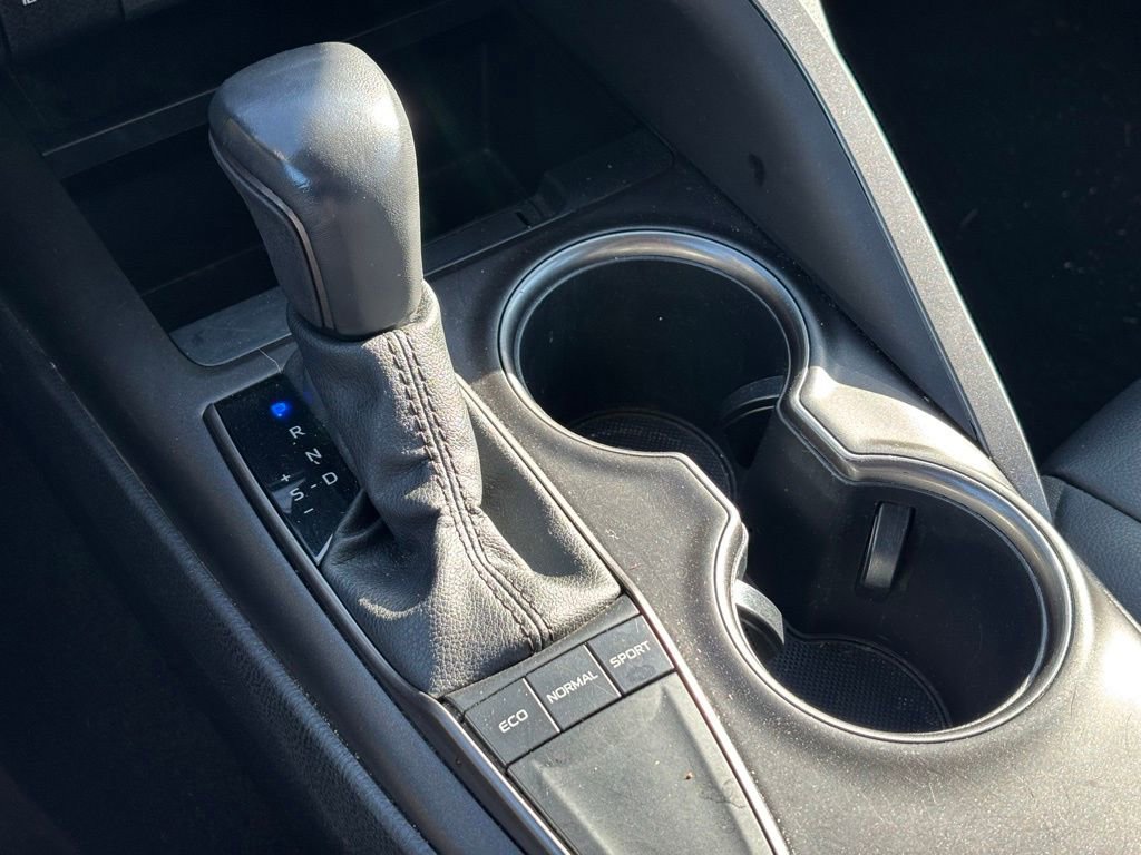 Used 2024 Toyota Camry SE image 19