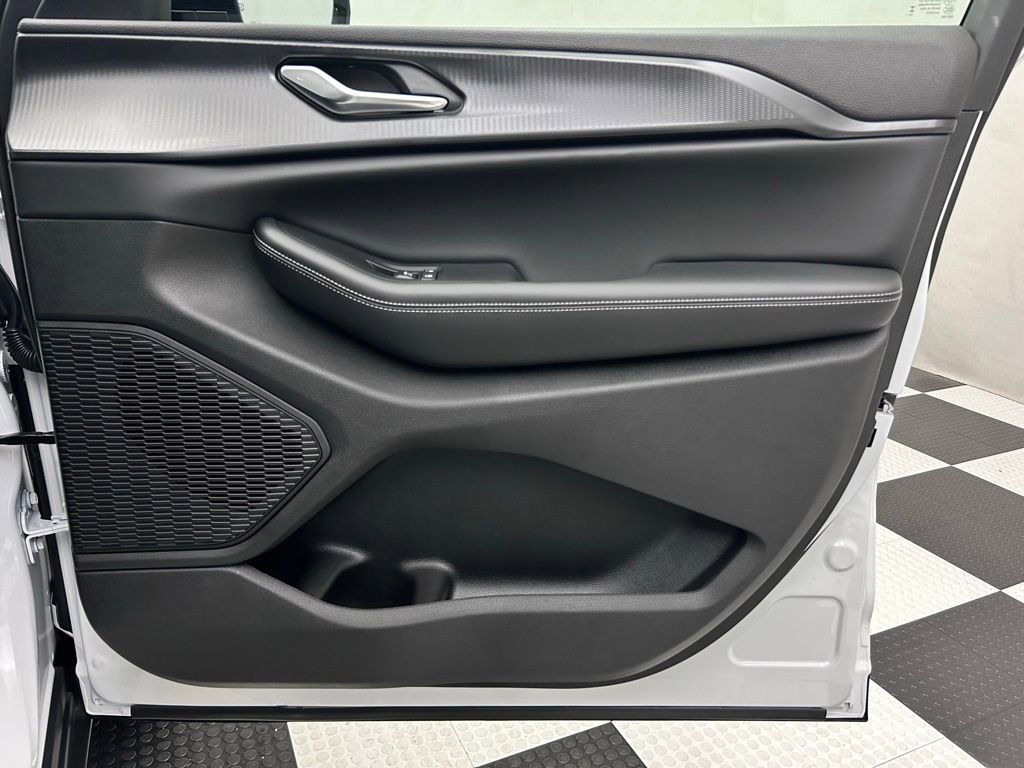 New 2025 Jeep Grand Cherokee Altitude image 16