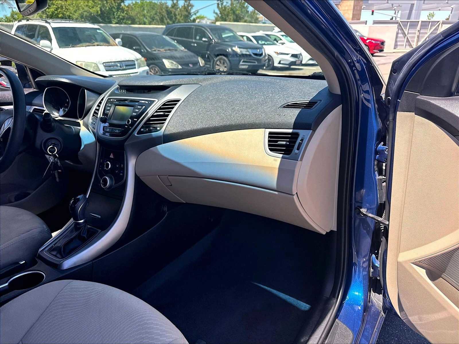 Used 2015 Hyundai Elantra SE w/ Option Group 02 FWD image 18