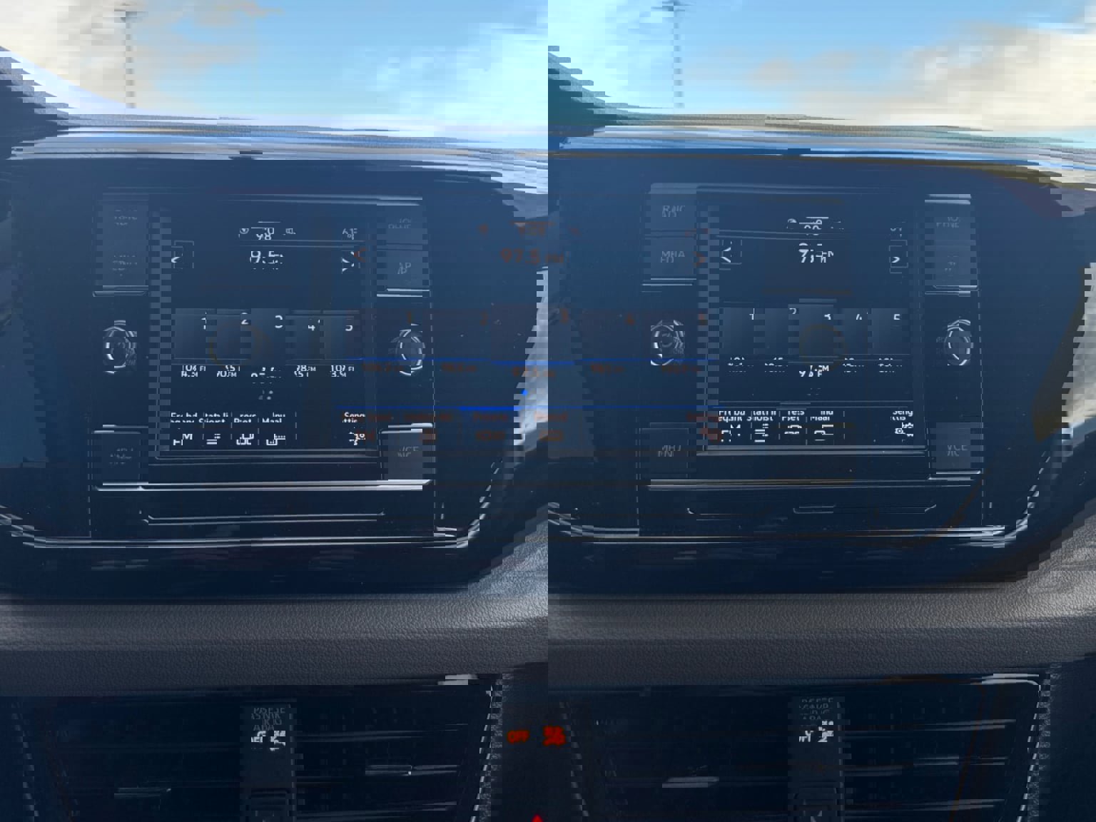 Used 2022 Volkswagen Taos S image 21