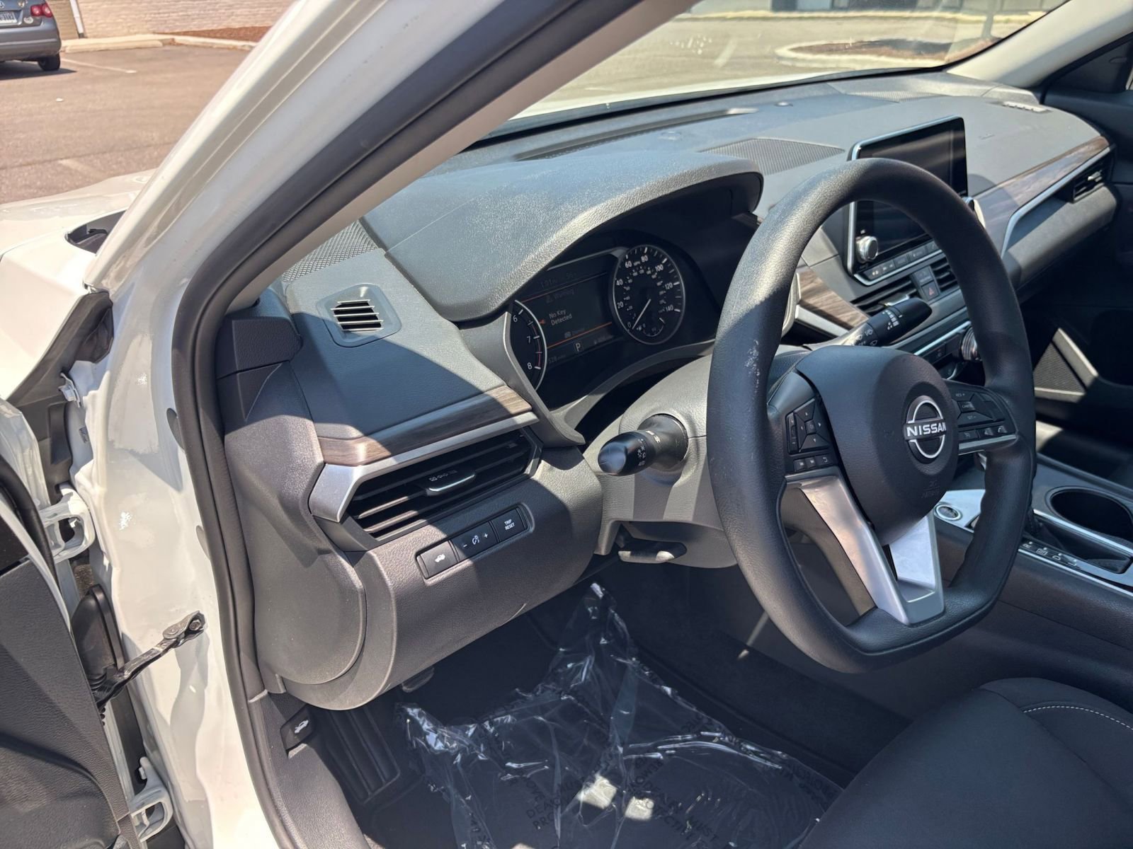 Used 2025 Nissan Altima 2.5 SV FWD image 35