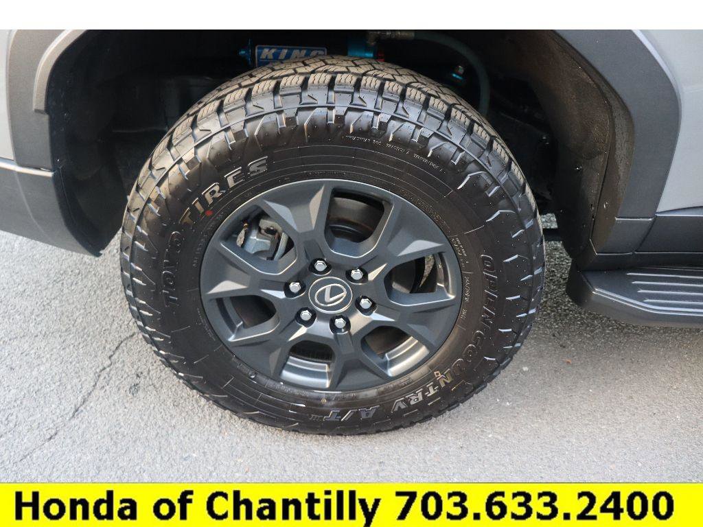 Used 2024 Lexus GX 550 image 32