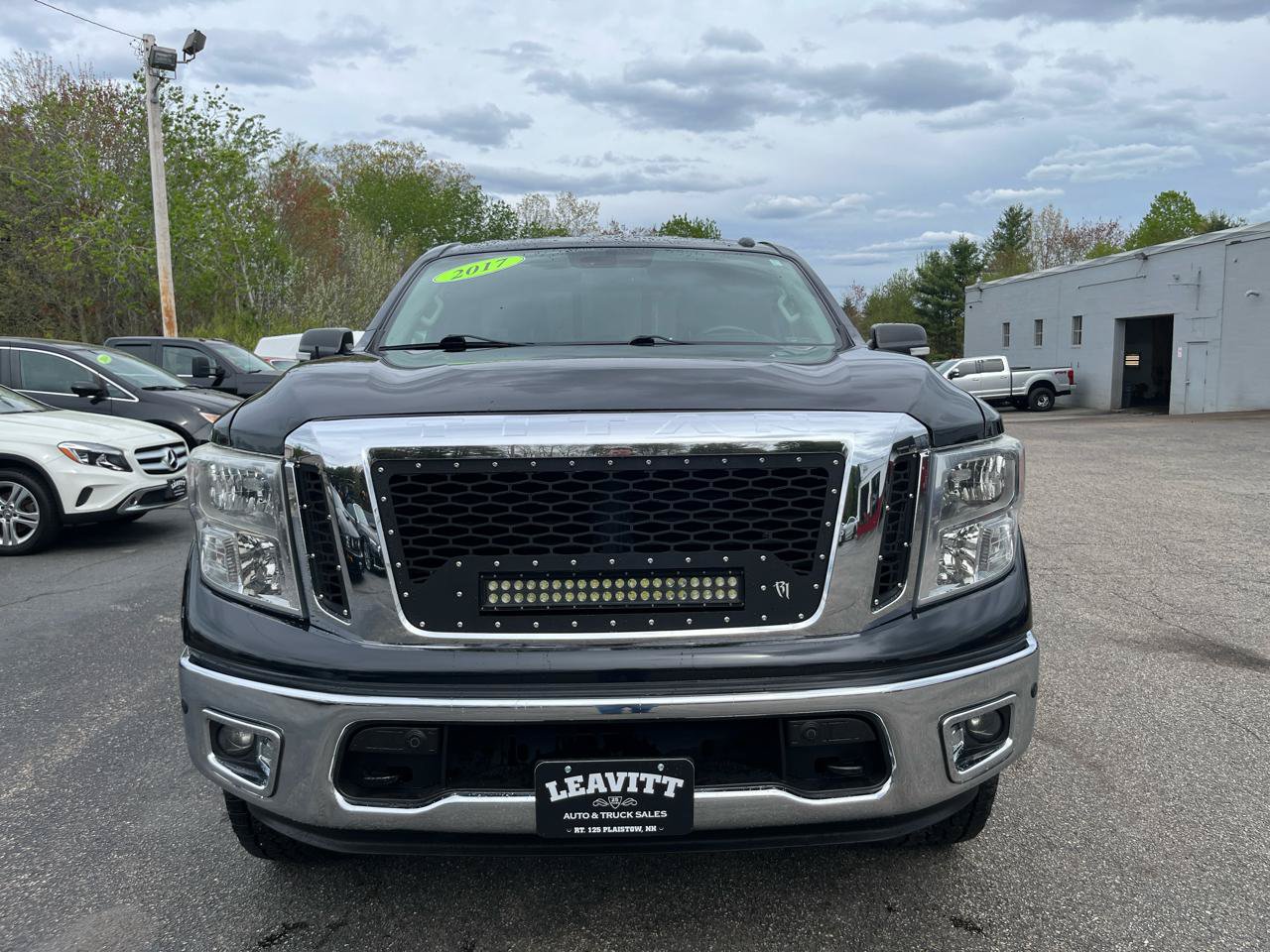 Used 2017 Nissan Titan SV AWD/4WD image 7