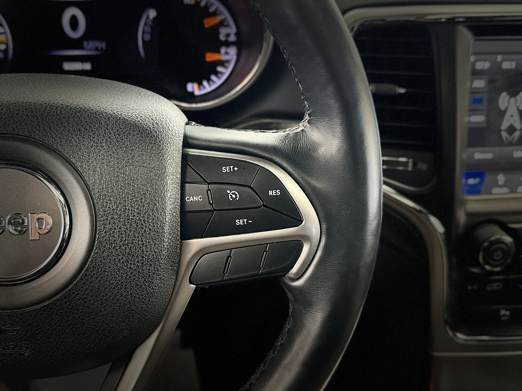 Used 2018 Jeep Grand Cherokee Altitude AWD/4WD image 21