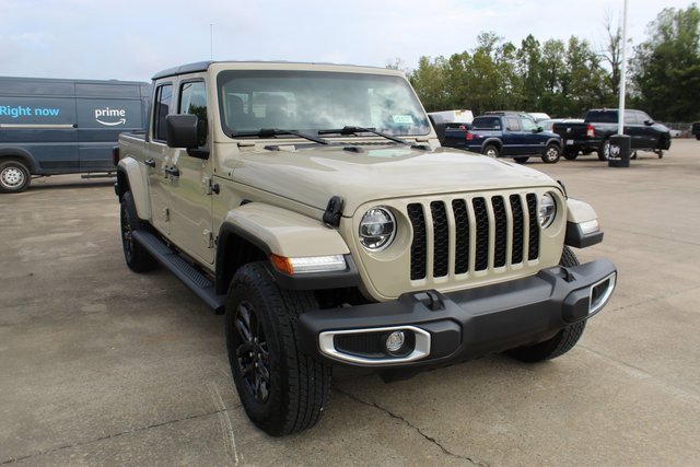 Used 2022 Jeep Gladiator Sport image 6