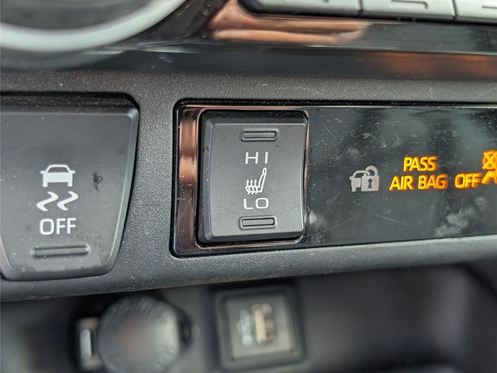 Used 2023 Toyota RAV4 XLE Premium AWD/4WD image 27