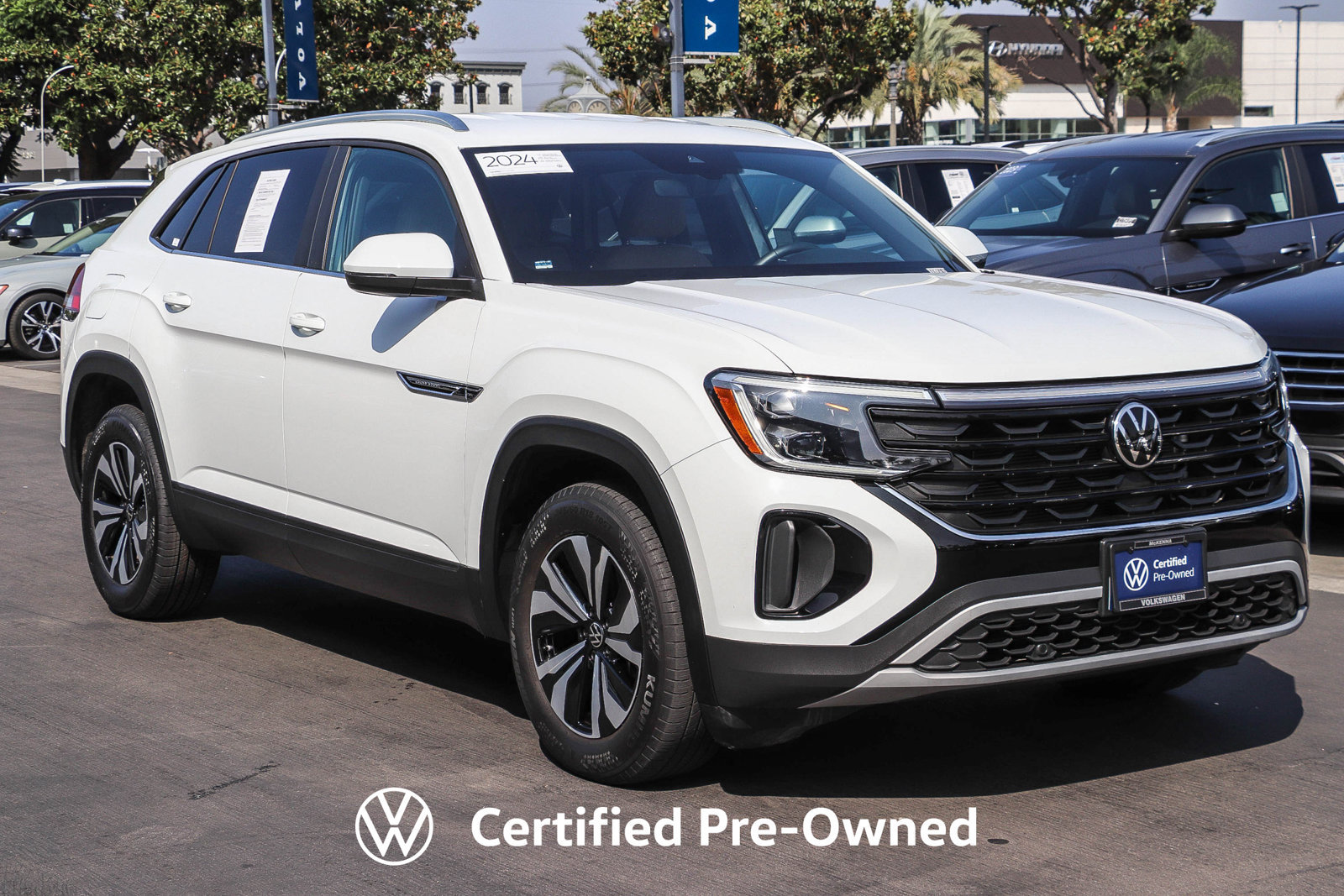 Used 2024 Volkswagen Atlas Cross Sport SE FWD image 4