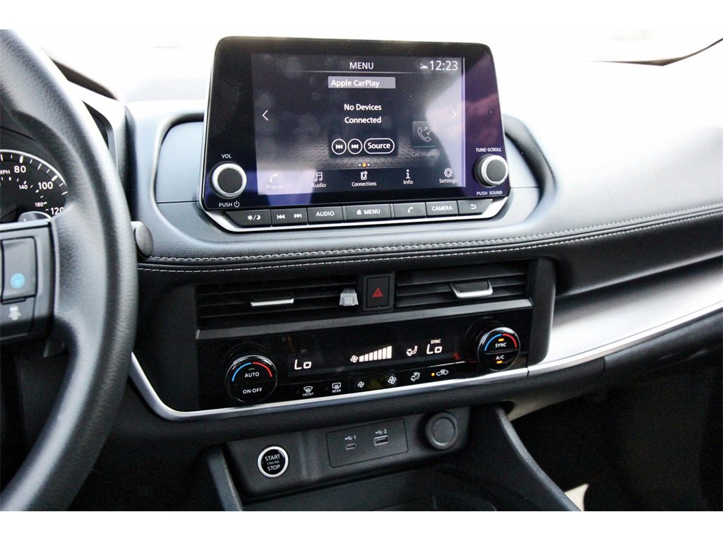 Used 2023 Nissan Rogue SV image 15