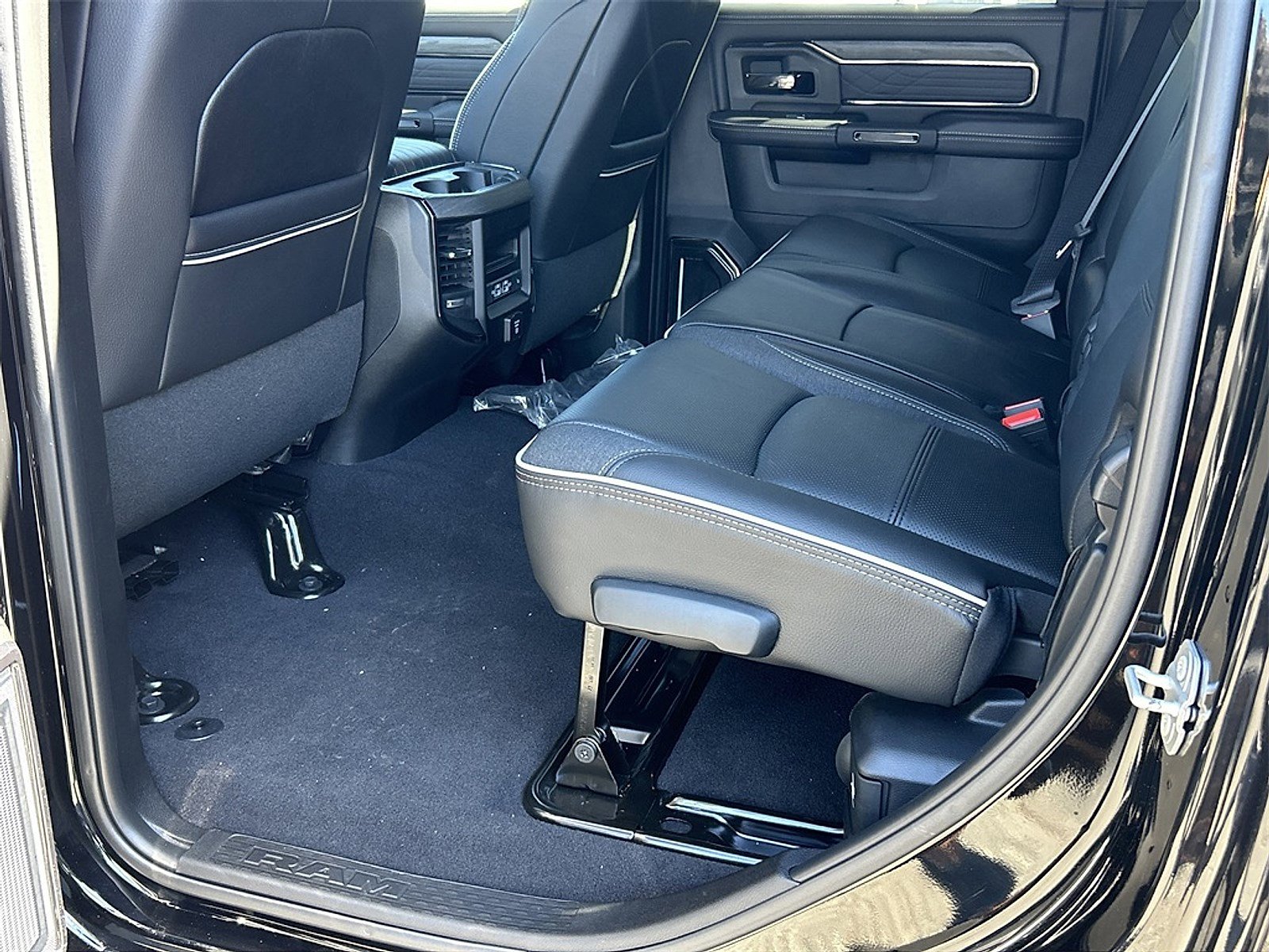 New 2025 RAM 3500 Limited AWD/4WD image 11