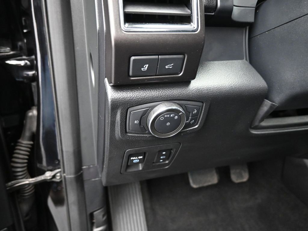 Used 2021 Ford Expedition Max Limited image 12