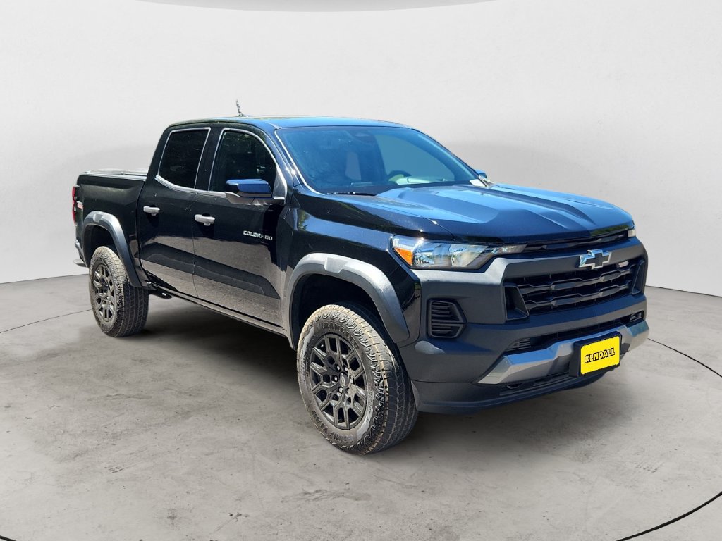 Used 2023 Chevrolet Colorado Trail Boss w/ Advanced Trailering Package AWD/4WD image 3