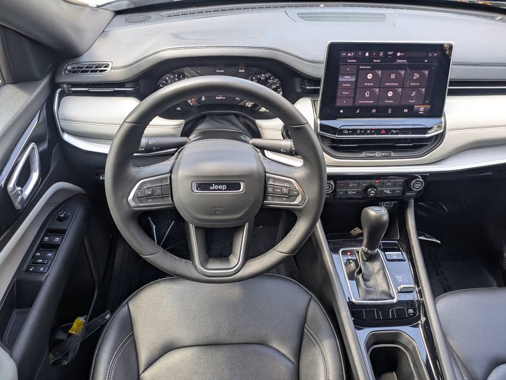 Used 2025 Jeep Compass Limited AWD/4WD image 16