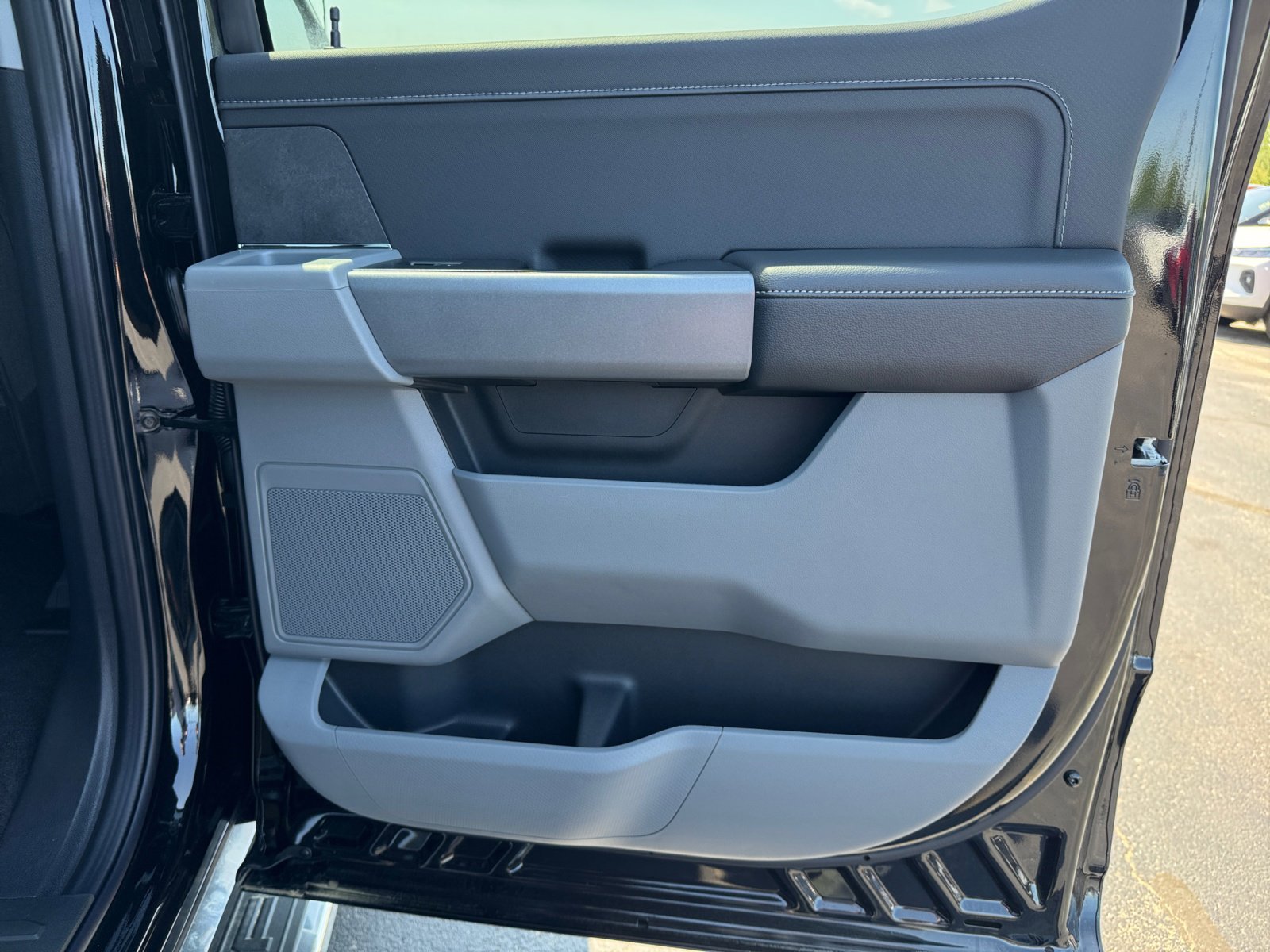 New 2025 Ford F150 XLT w/ Equipment Group 302A MID image 28