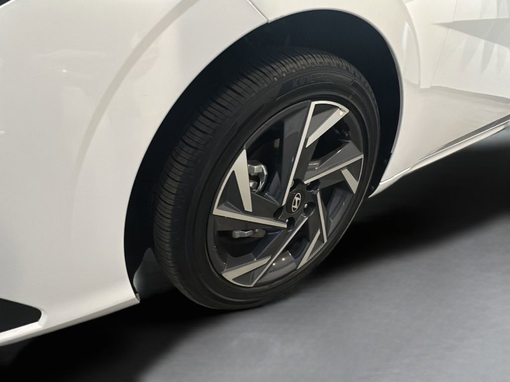 Certified 2025 Hyundai Elantra SEL image 4