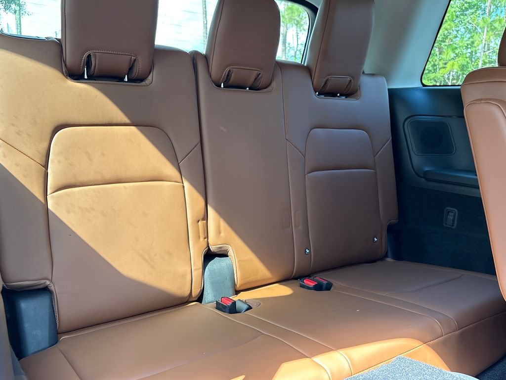 Used 2025 Nissan Pathfinder Platinum FWD image 37