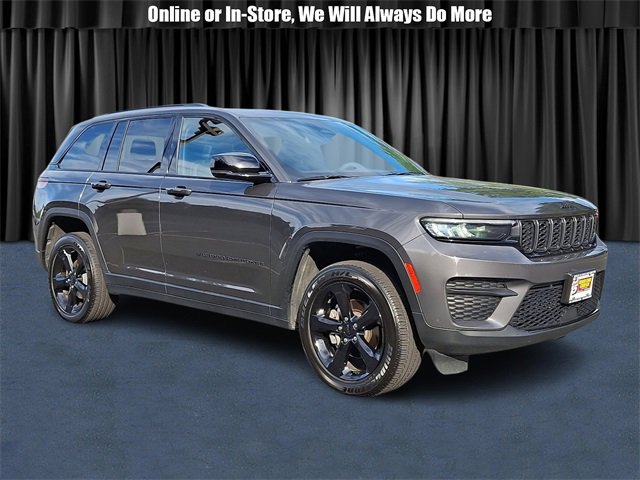 Used 2024 Jeep Grand Cherokee Altitude image 1