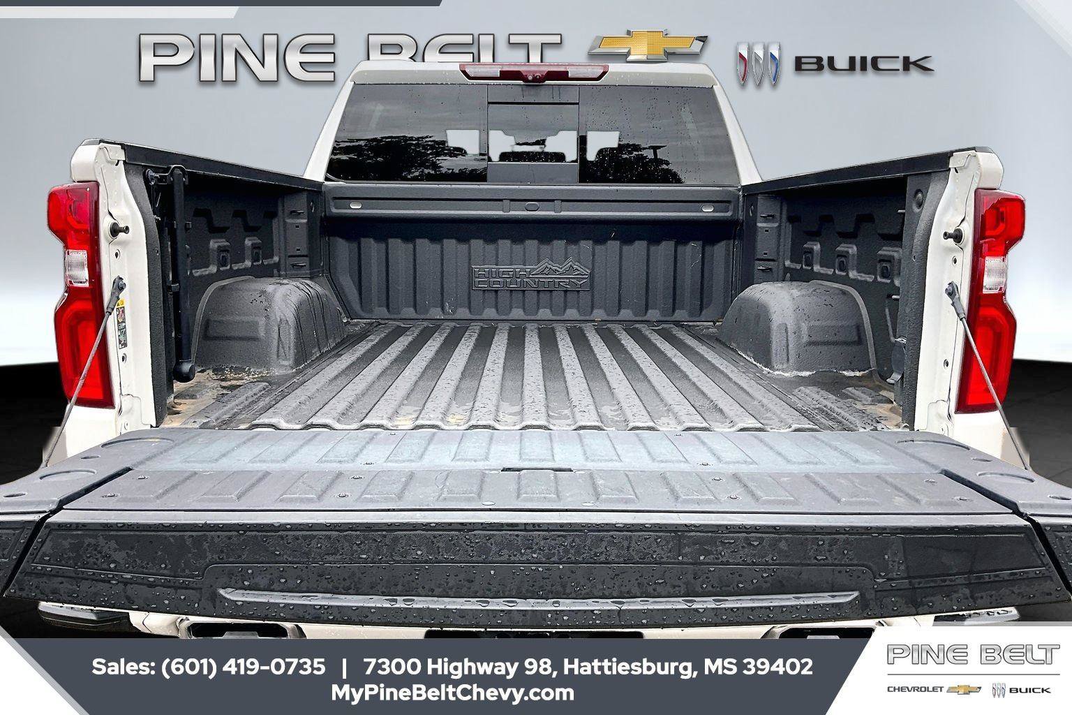 Used 2024 Chevrolet Silverado 1500 High Country w/ Technology Package AWD/4WD image 5