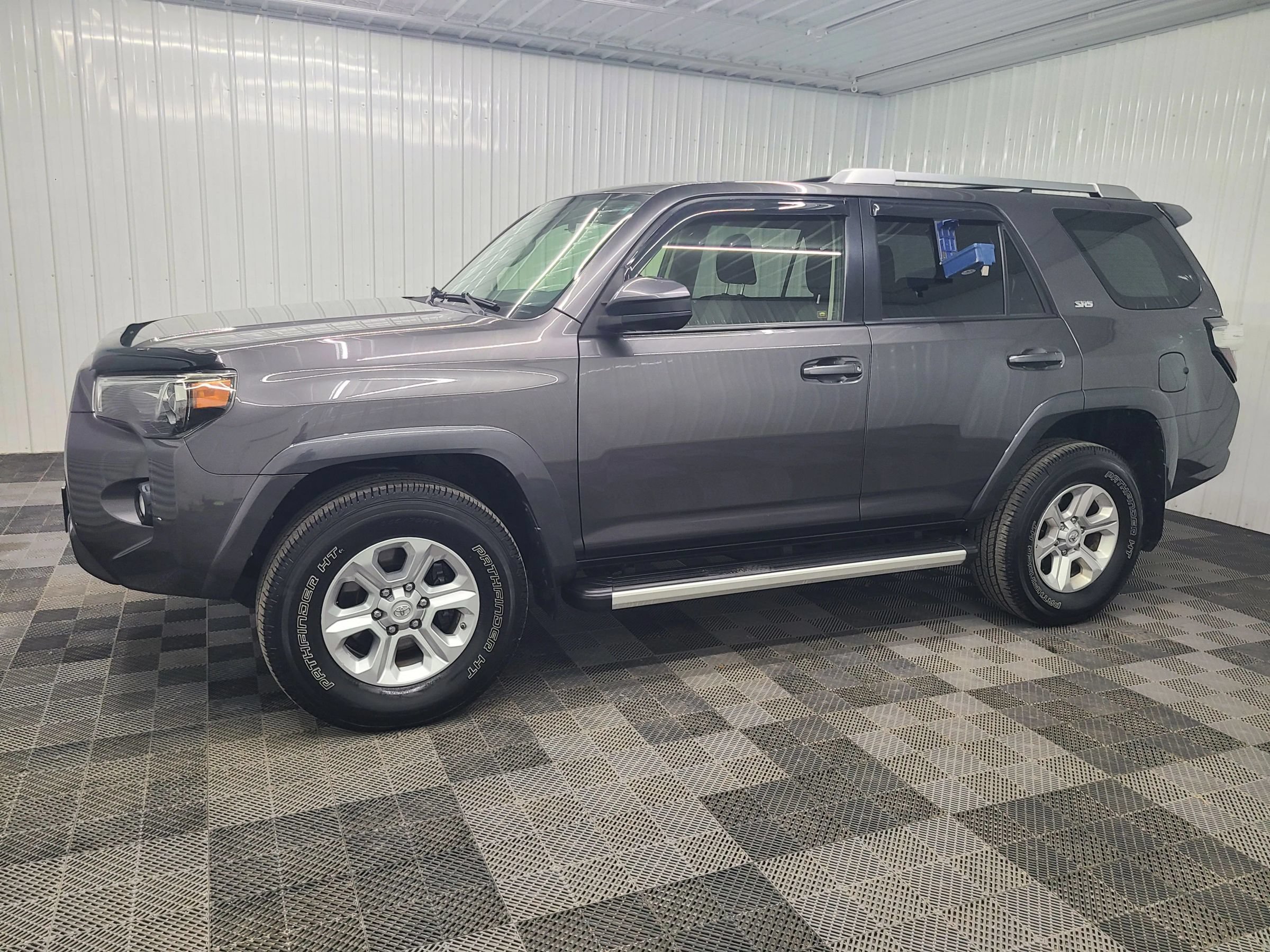Used 2017 Toyota 4Runner SR5 AWD/4WD image 8