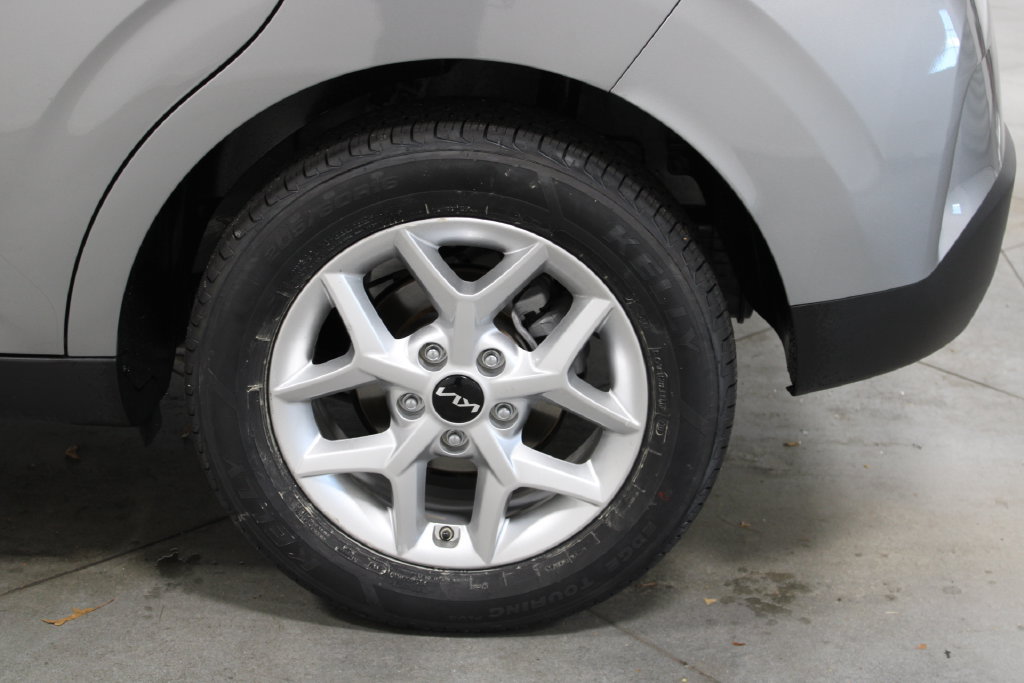Used 2025 Kia Soul LX w/ LX Technology Package FWD image 55