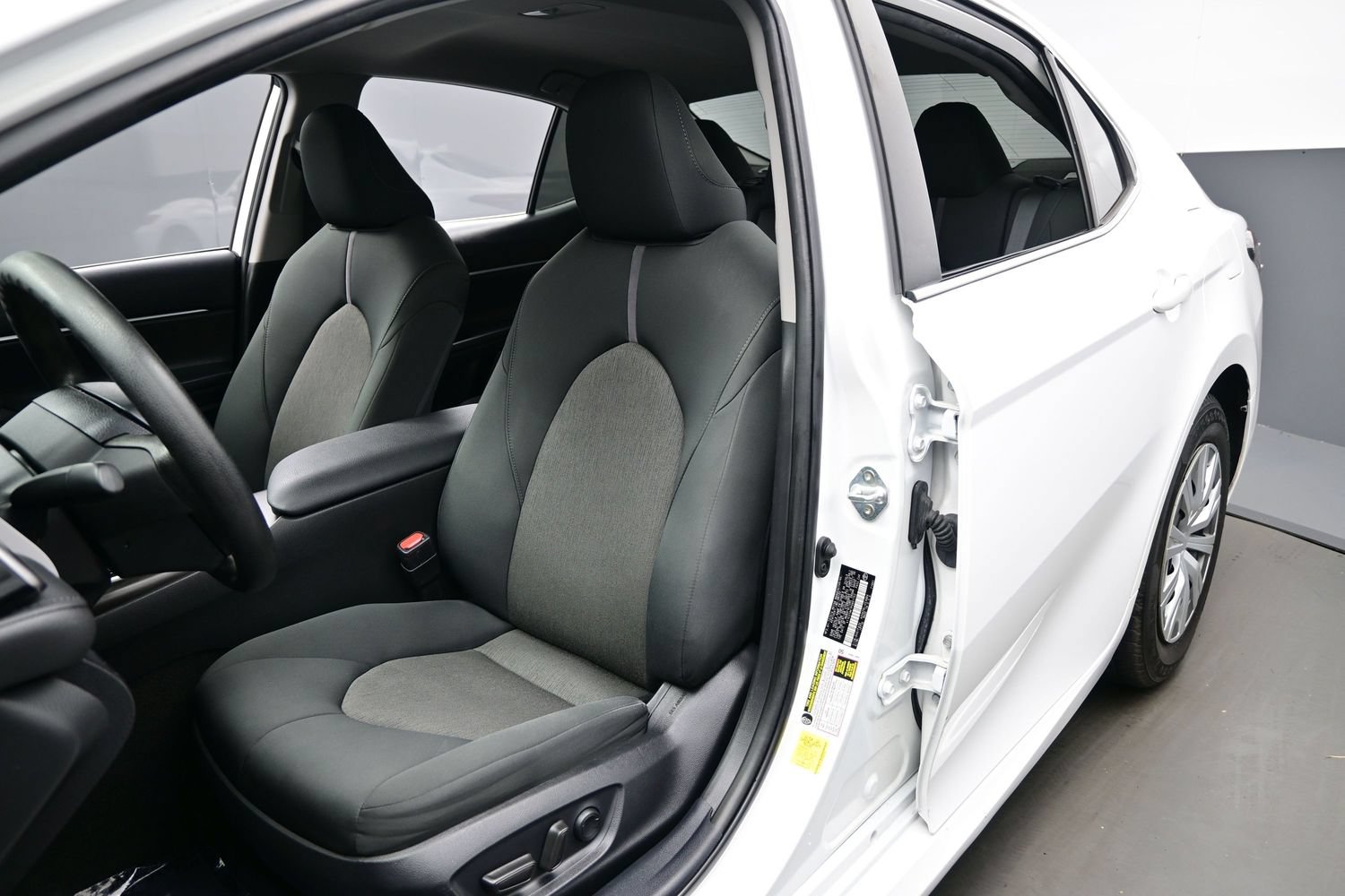 Used 2023 Toyota Camry LE FWD image 12