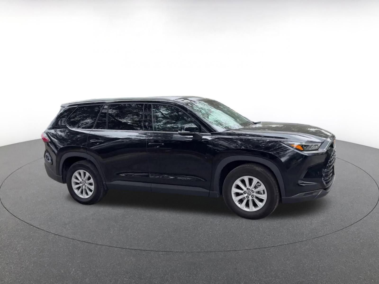 Used 2025 Toyota Grand Highlander FWD image 2