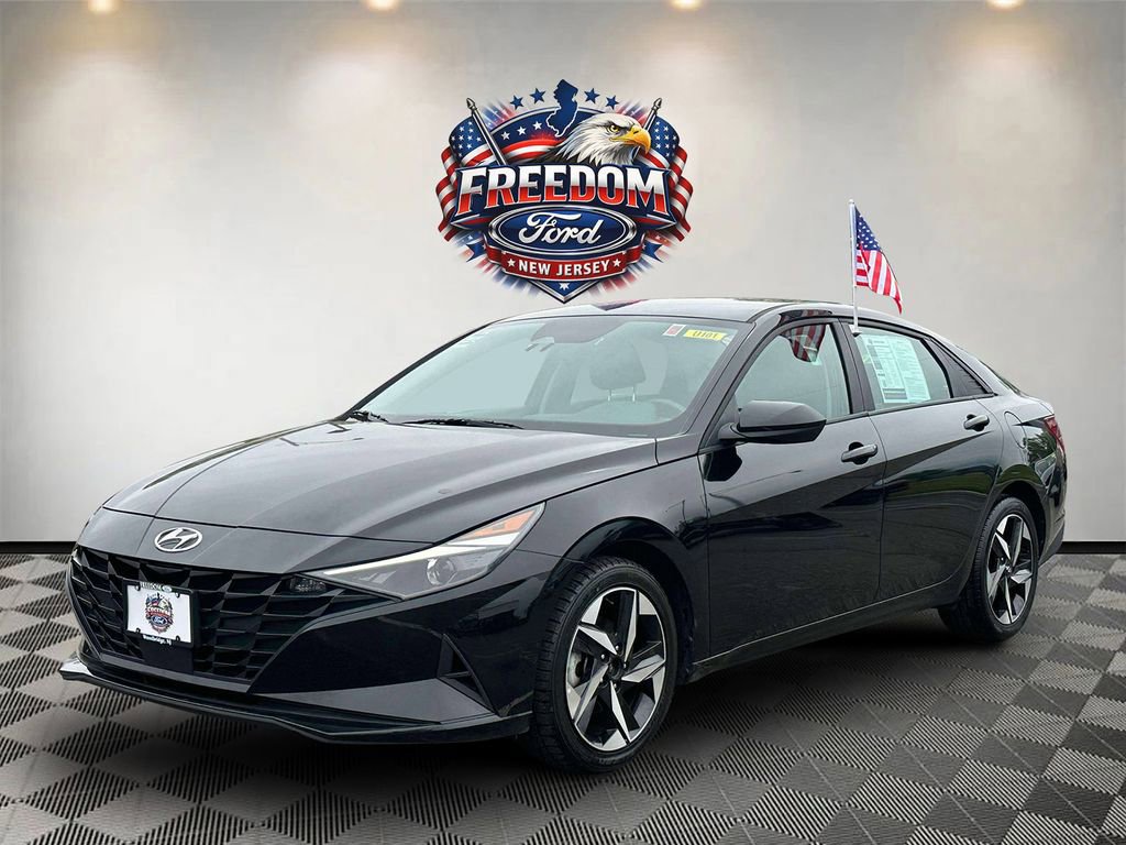 Used 2023 Hyundai Elantra SEL w/ Convenience Package FWD image 2