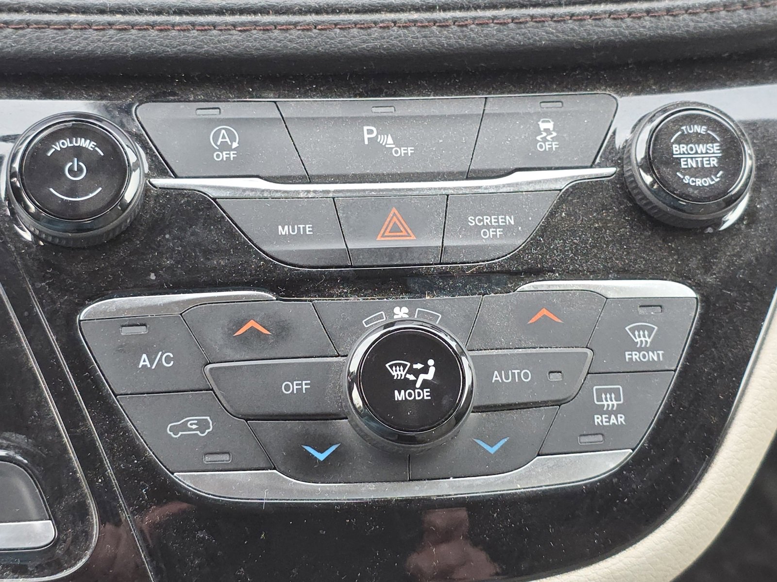 Used 2020 Chrysler Pacifica Limited image 19