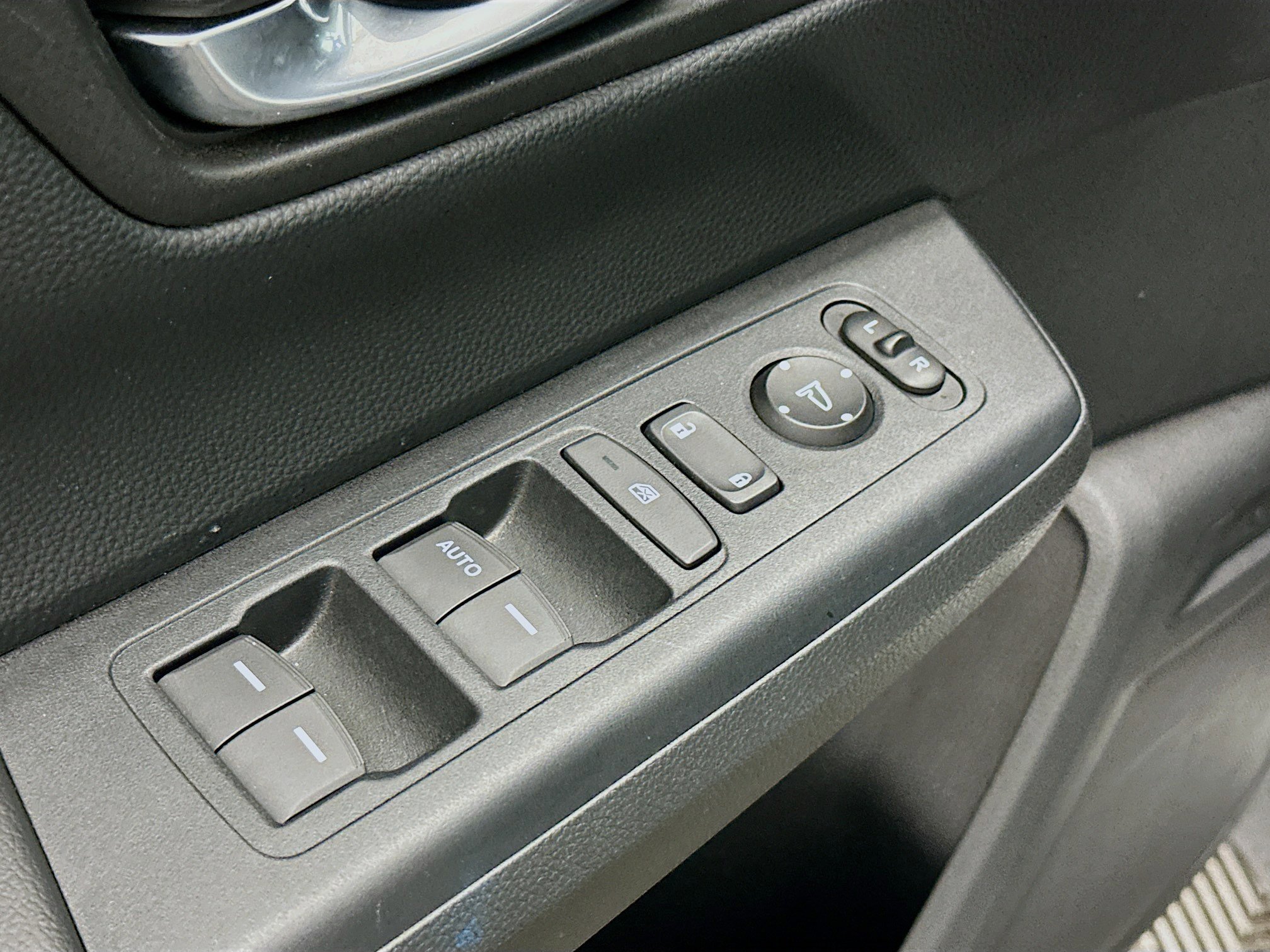 Used 2025 Honda CR-V LX image 15