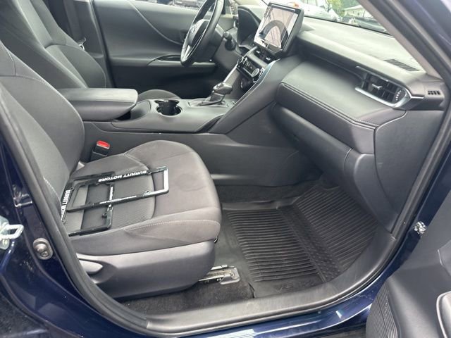 Used 2024 Toyota Venza LE AWD/4WD image 21